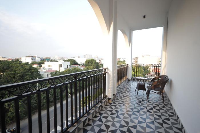 the altruist hotel sec 57