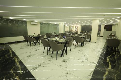 the altruist hotel sec 57