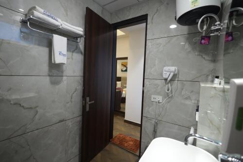 the altruist hotel sec 57
