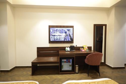 the altruist hotel sec 57