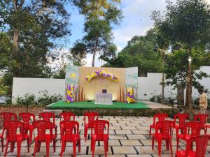 Falls Regency,,3 star