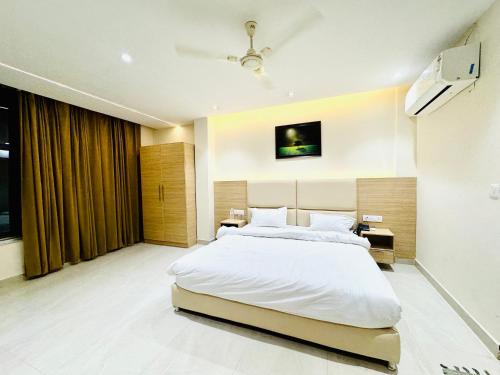 The Lotus Hotel,,3 star