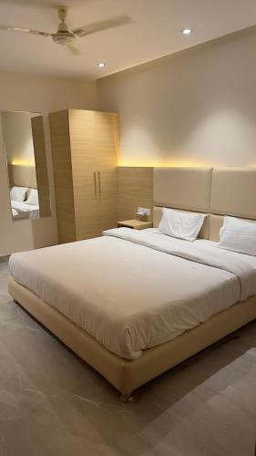 The Lotus Hotel,,3 star