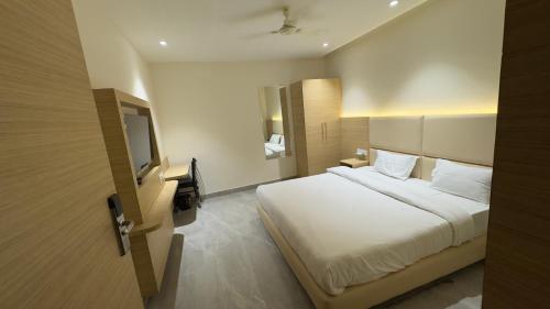 The Lotus Hotel,,3 star