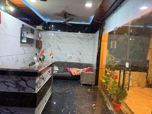 Hotel Sharda Palace,,2 star