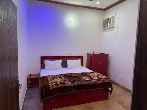 Hotel Sharda Palace,,2 star