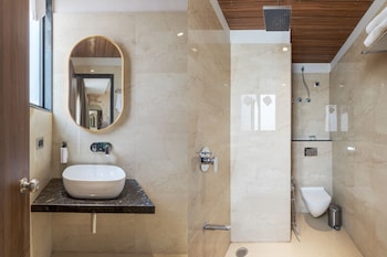 hotel royal bagh opposite city park