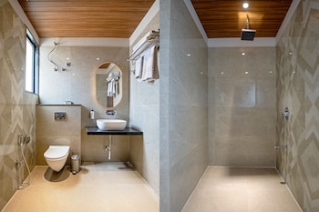 hotel royal bagh opposite city park