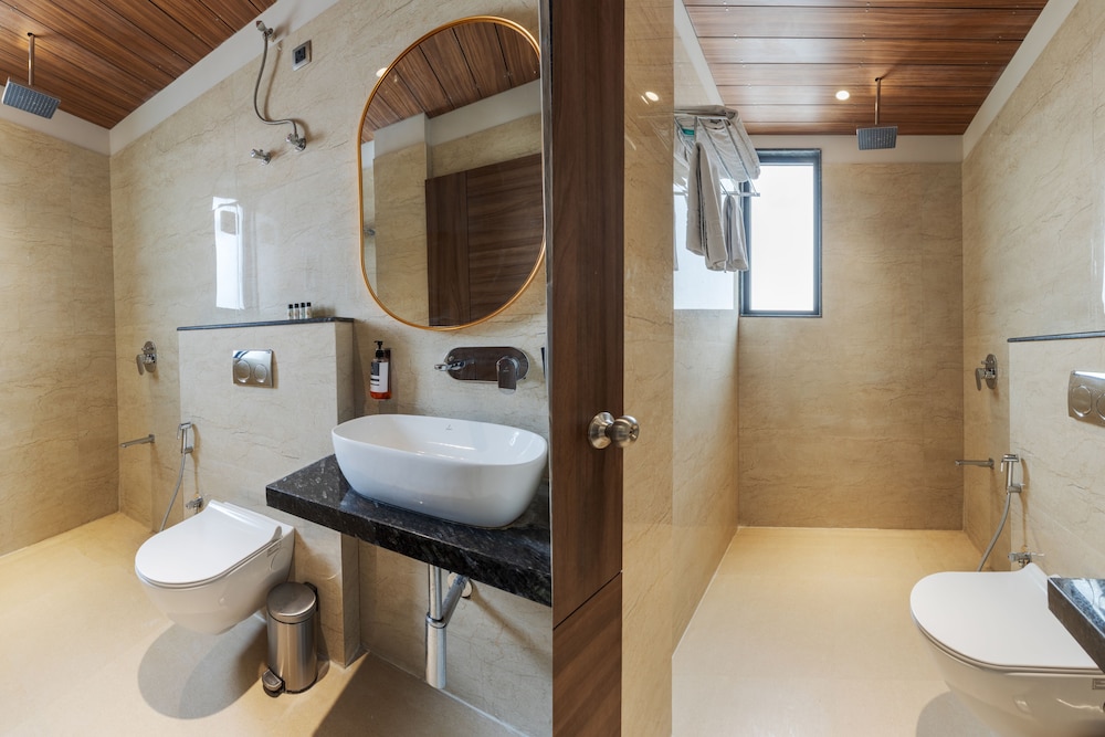 hotel royal bagh opposite city park