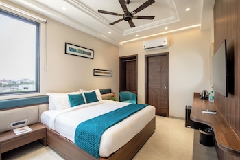 hotel royal bagh opposite city park