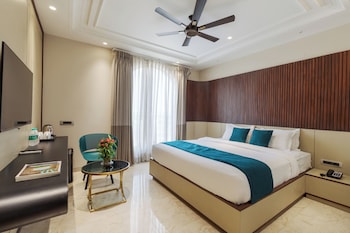 hotel royal bagh opposite city park