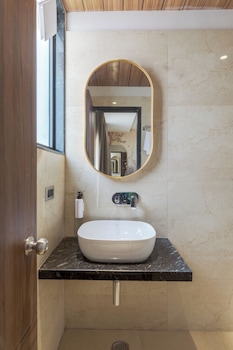 hotel royal bagh opposite city park