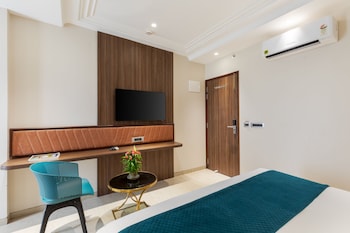 hotel royal bagh opposite city park