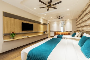 hotel royal bagh opposite city park