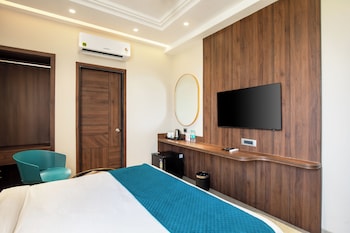 hotel royal bagh opposite city park