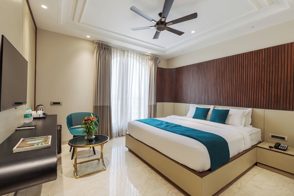 hotel royal bagh opposite city park