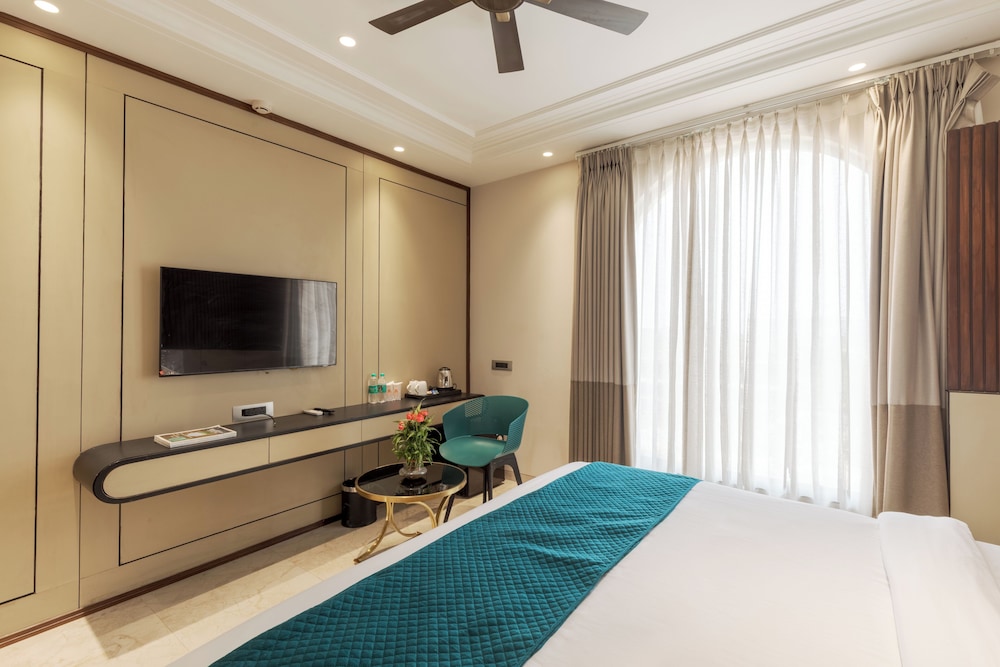 hotel royal bagh opposite city park