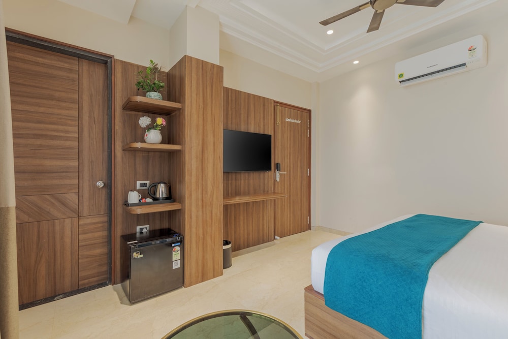 hotel royal bagh opposite city park