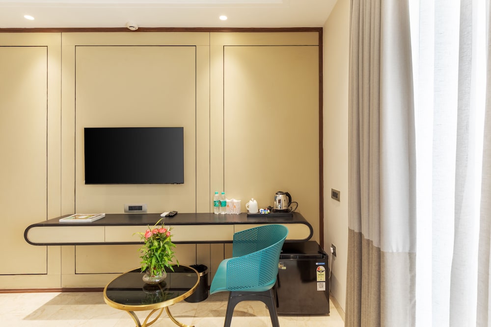 hotel royal bagh opposite city park