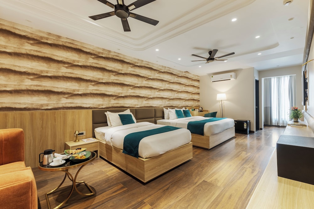 hotel royal bagh opposite city park