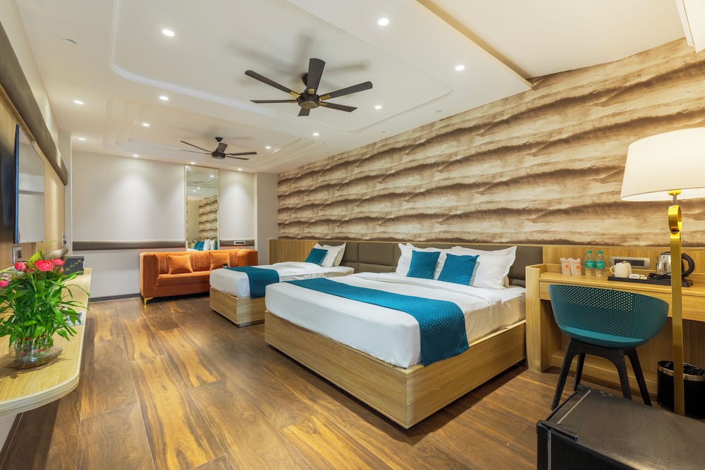 hotel royal bagh opposite city park