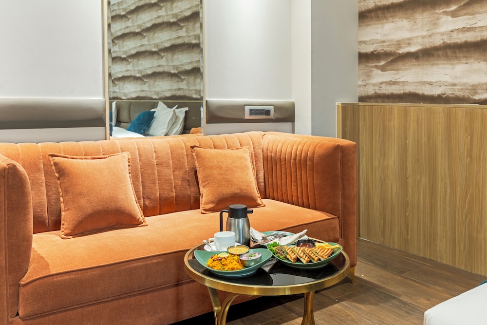 hotel royal bagh opposite city park