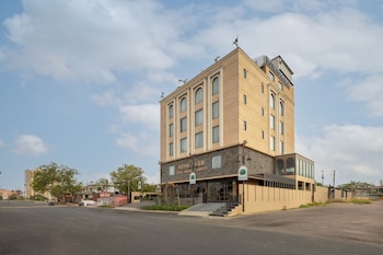 hotel royal bagh opposite city park