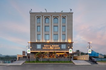 hotel royal bagh opposite city park