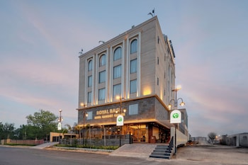 hotel royal bagh opposite city park