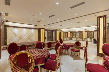 hotel royal bagh opposite city park