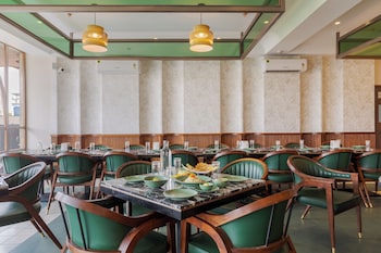 hotel royal bagh opposite city park