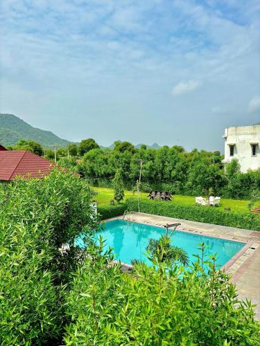 radha kunj resort
