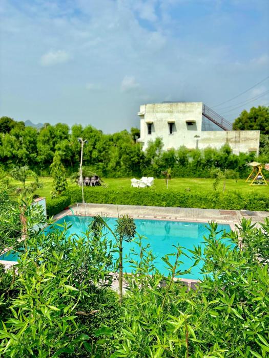 radha kunj resort