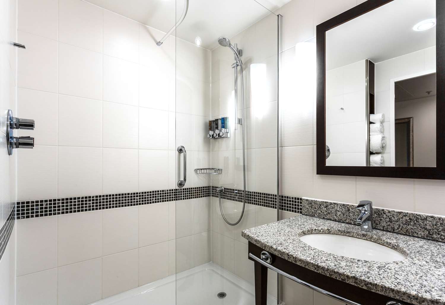 hampton by hilton liverpool john lennon airport
