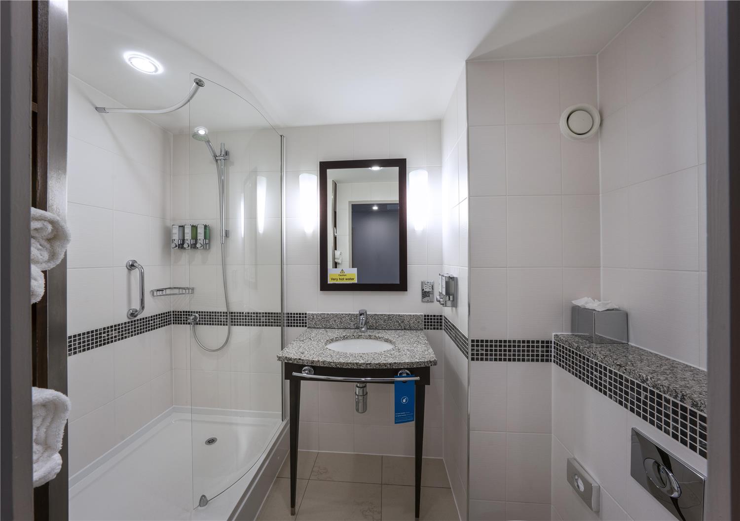 hampton by hilton liverpool john lennon airport