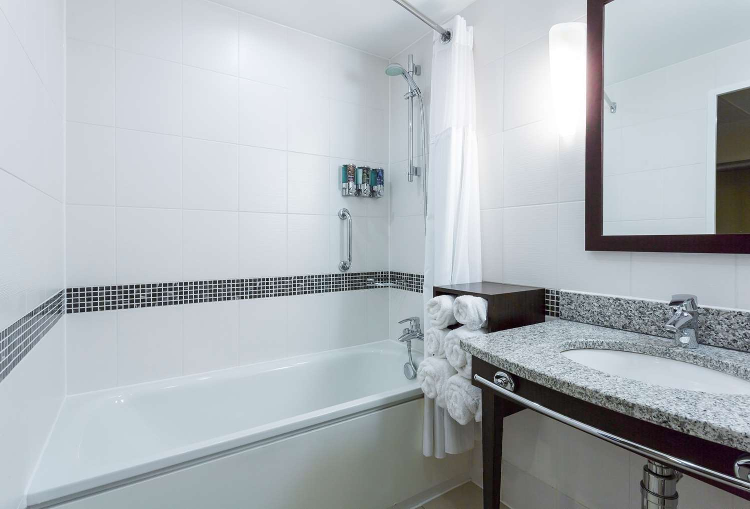 hampton by hilton liverpool john lennon airport