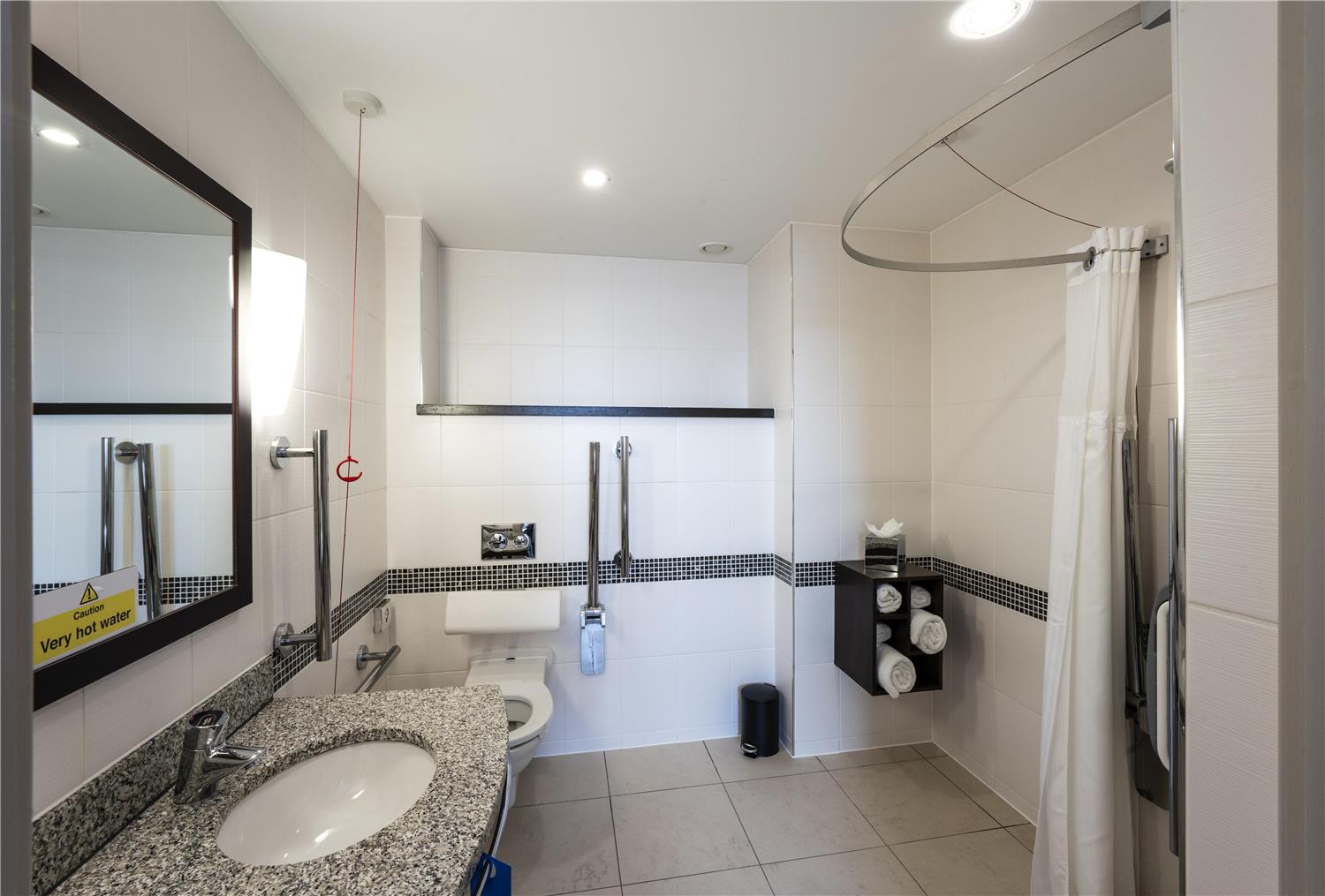 hampton by hilton liverpool john lennon airport