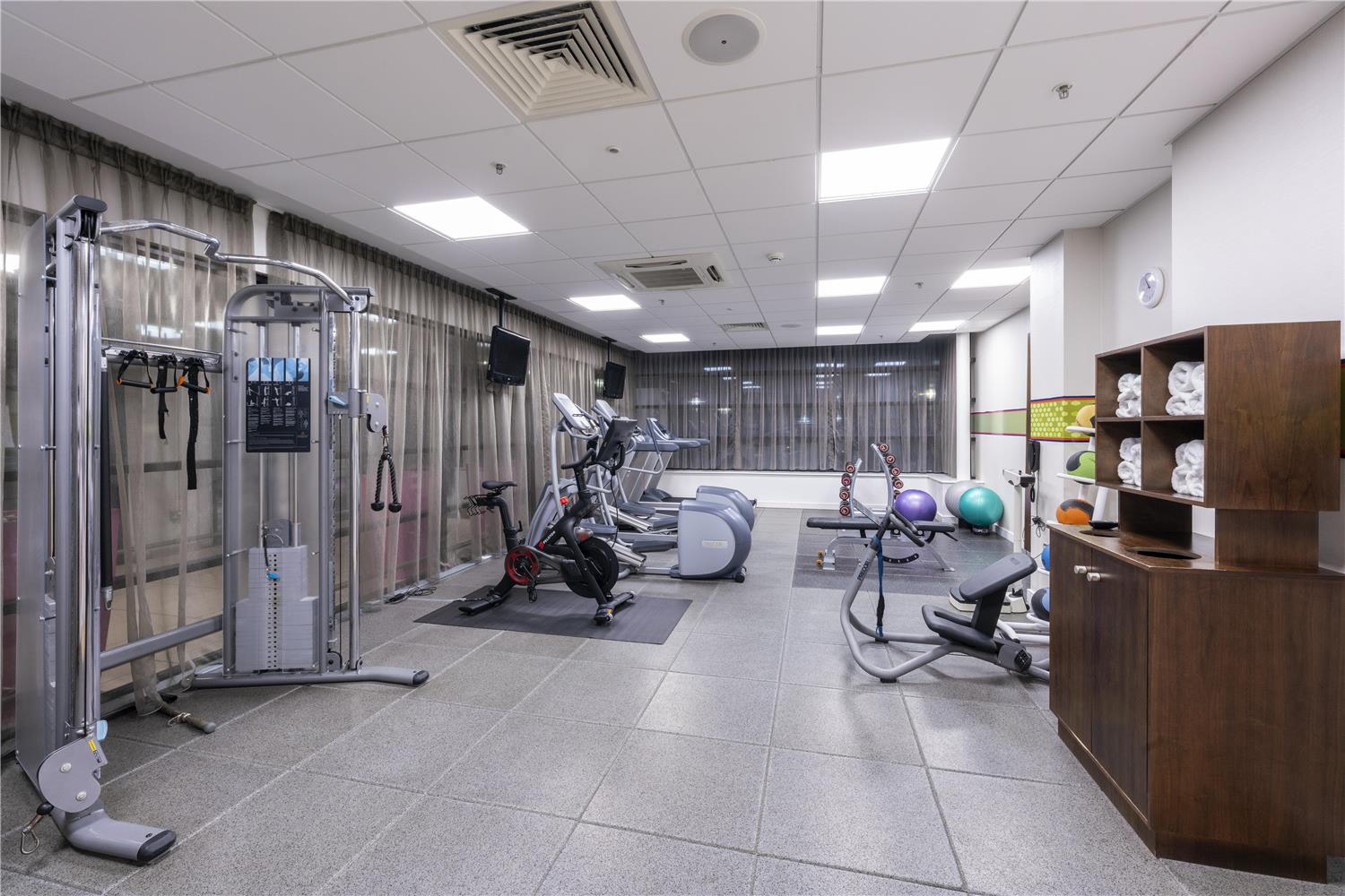 hampton by hilton liverpool john lennon airport