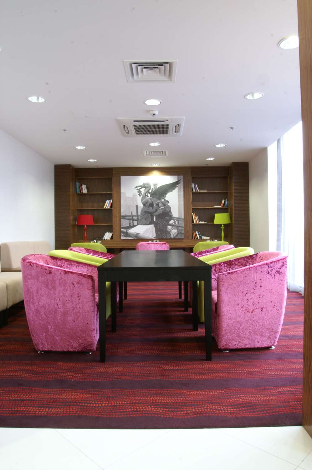 hampton by hilton liverpool john lennon airport