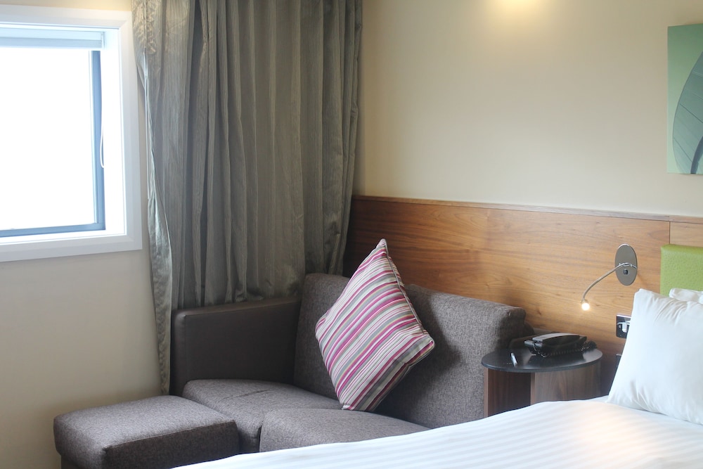 hampton by hilton liverpool john lennon airport
