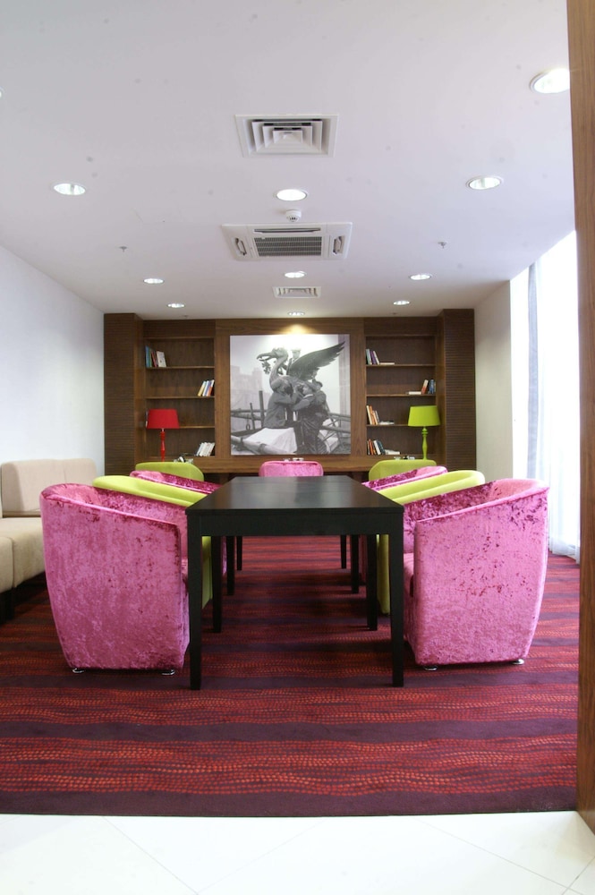 hampton by hilton liverpool john lennon airport