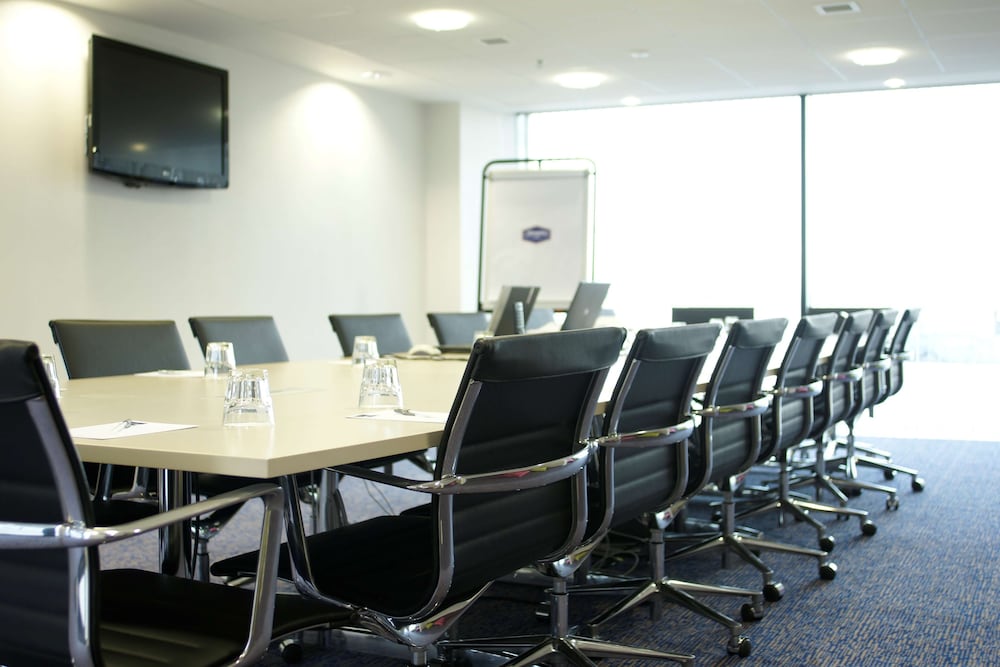 hampton by hilton liverpool john lennon airport