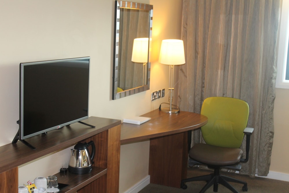 hampton by hilton liverpool john lennon airport