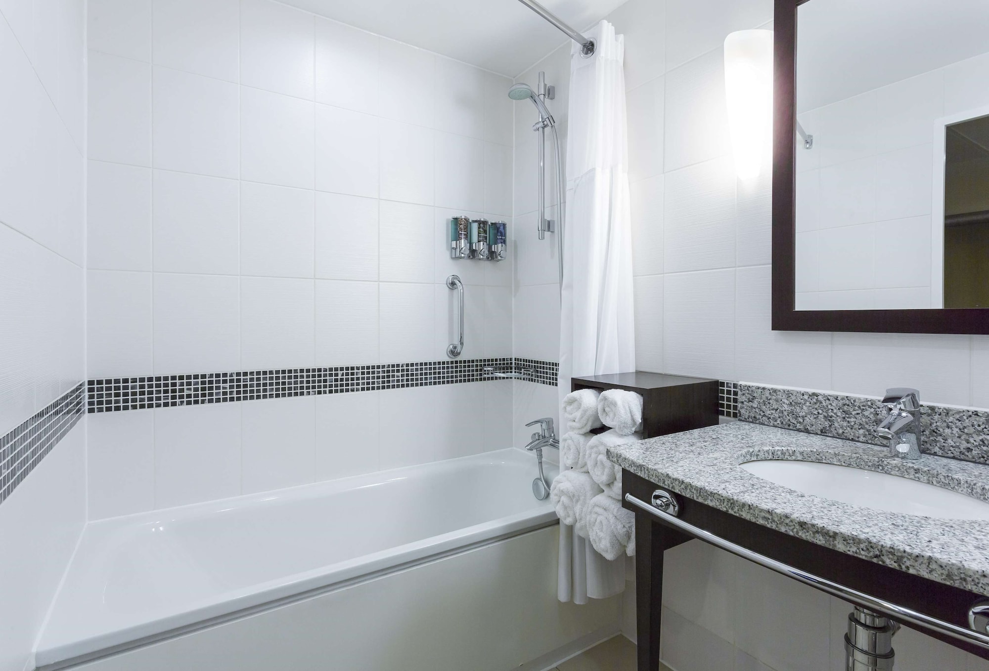 hampton by hilton liverpool john lennon airport