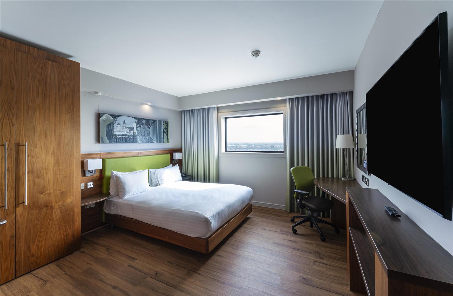 hampton by hilton liverpool john lennon airport