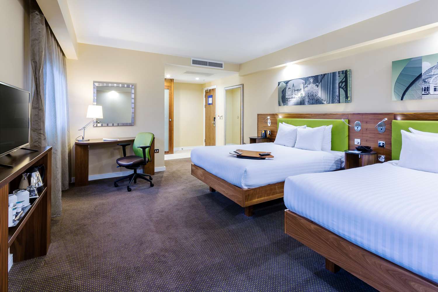 hampton by hilton liverpool john lennon airport