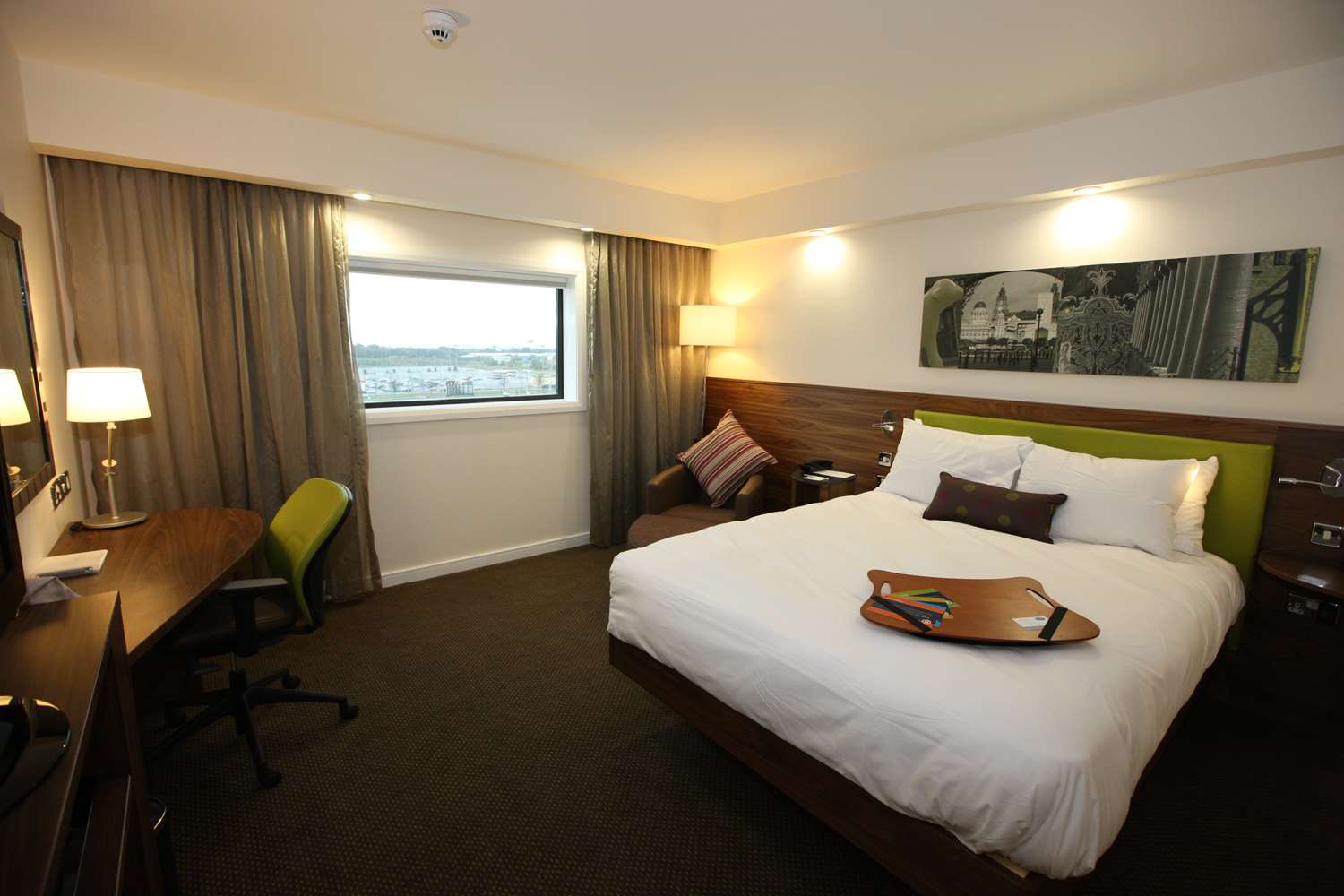 hampton by hilton liverpool john lennon airport