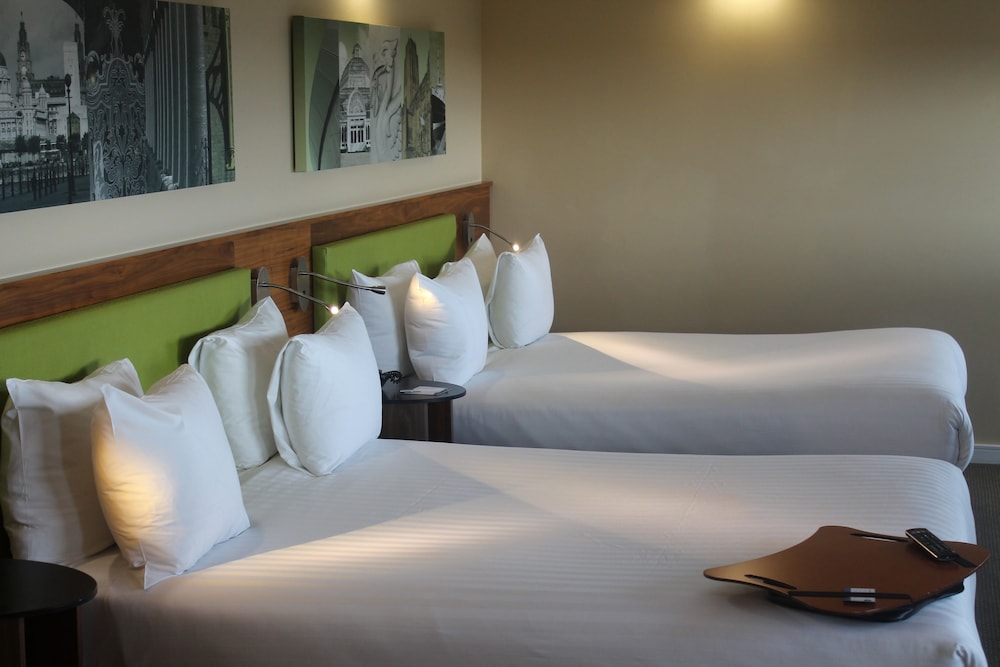 hampton by hilton liverpool john lennon airport