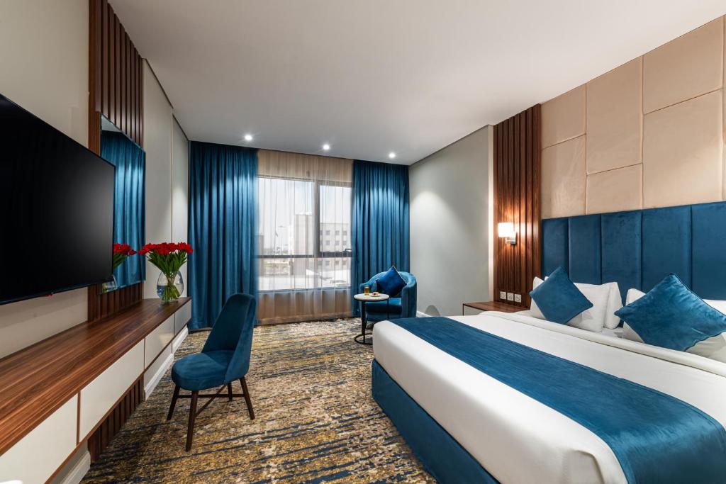 al qasr hotel suites corniche