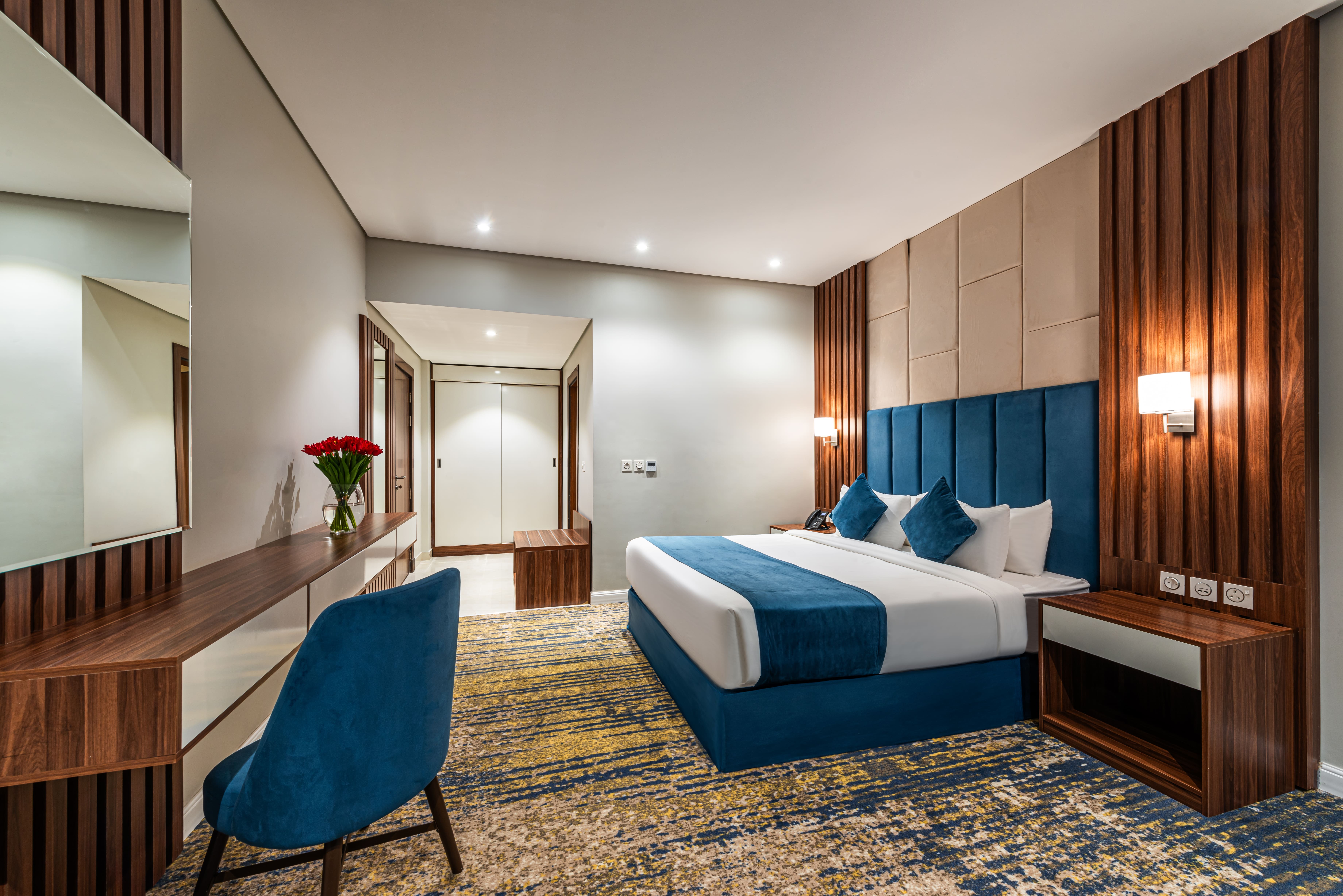 al qasr hotel suites corniche